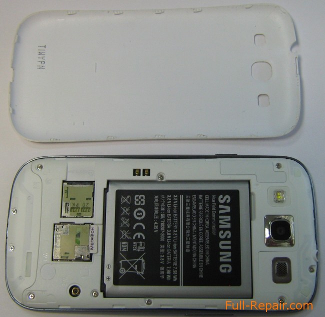 Samsung Galaxy S3, задняя крышка снята