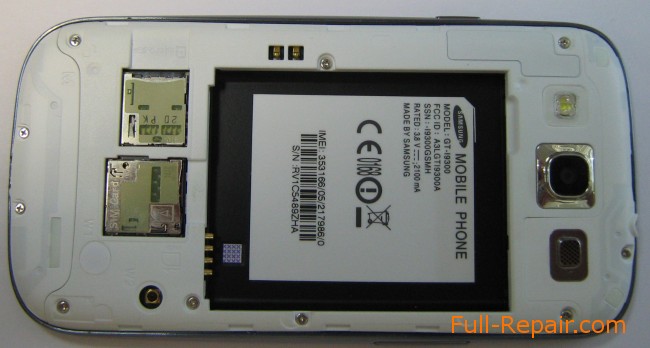 Samsung Galaxy S3, задняя крышка снята
