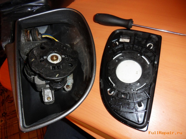 Снят зеркальный элемент. Hyundai Getz Снят зеркальный элемент. Hyundai Getz