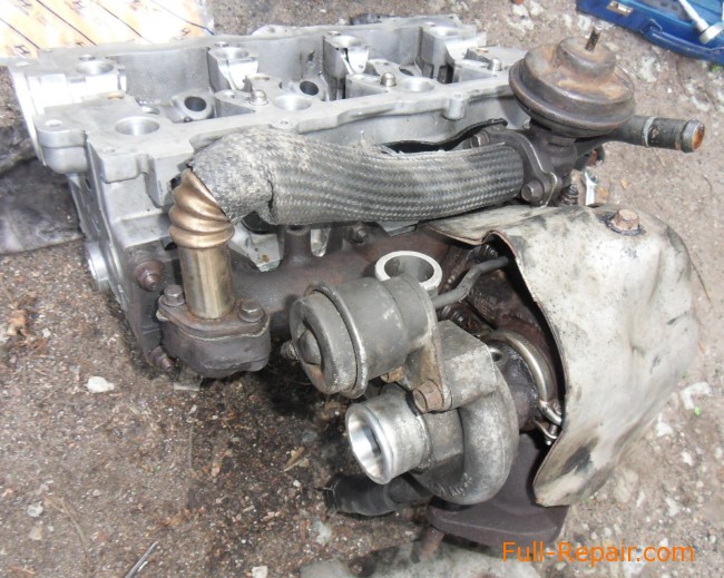 Клапан EGR на снятой головке блока цилиндров Клапан EGR на снятой головке блока цилиндров