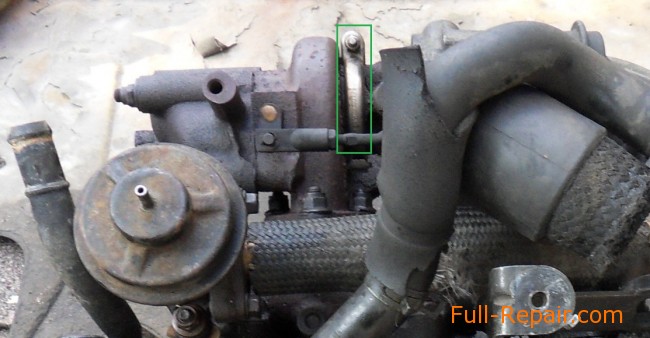 Клапан EGR на снятой головке блока цилиндров Клапан EGR на снятой головке блока цилиндров