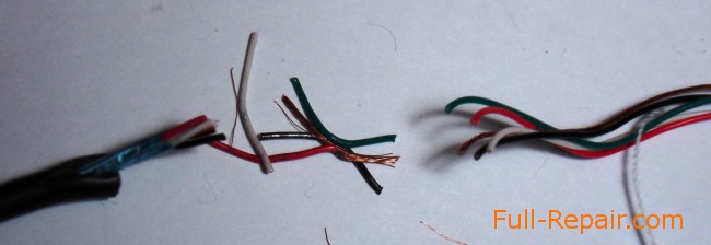 Обрезаем повреждённый участок проводов