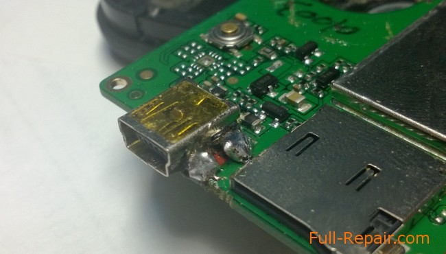 Разъём mini-USB припаян на место