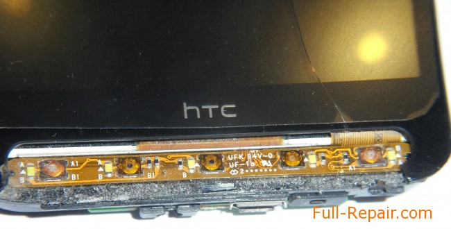 Разобранный HTC HD2 — вид сверху (с экрана) Разобранный HTC HD2 — вид сверху (с экрана)