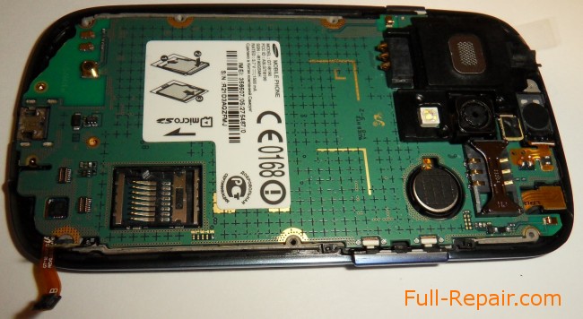 Материнская Galaxy S3 mini плата установлена на место Материнская Galaxy S3 mini плата установлена на место